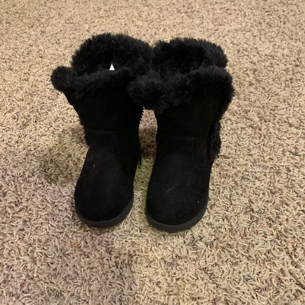 Cat & jack girls furry boots size 6